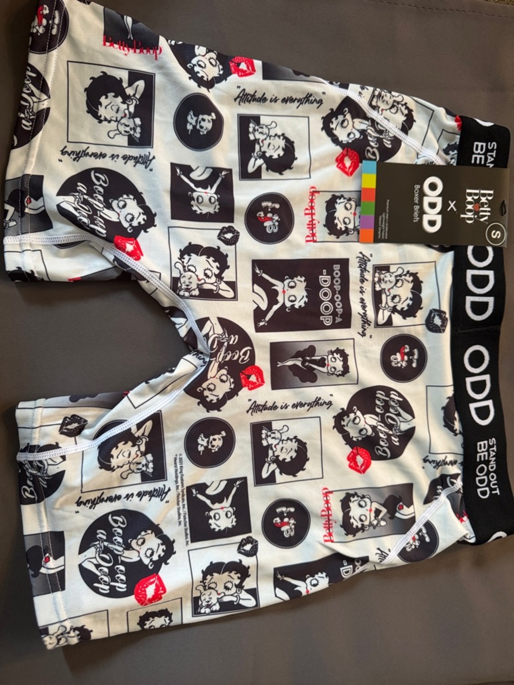 ODD Betty Boop Men's Boxer Briefs in White, Black & Red - Picture 3 of 4